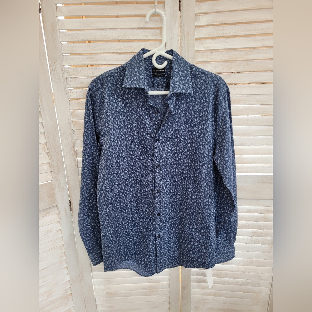 Van Heusen Men's Button-up Shirt Size 15-15 1/2, 32/33